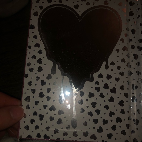 💕HOST PICK🤍 kylie birthday palette + extra shade - Picture 6 of 8